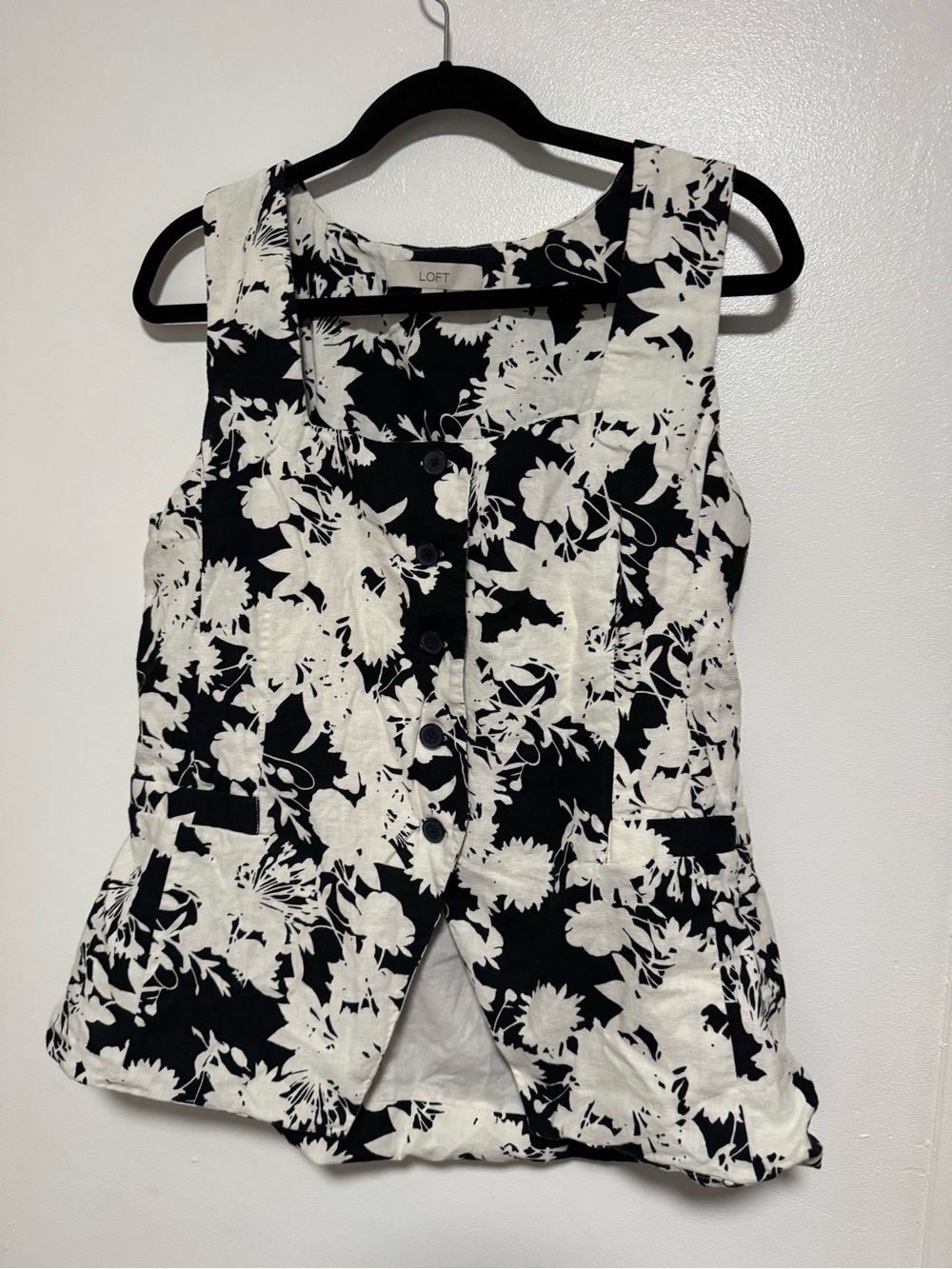 LOFT Black & White Floral Sleeveless Button Vest